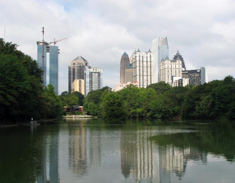 Free stock image of Atlanta skyline view with a lake created by Benjamin Miller
