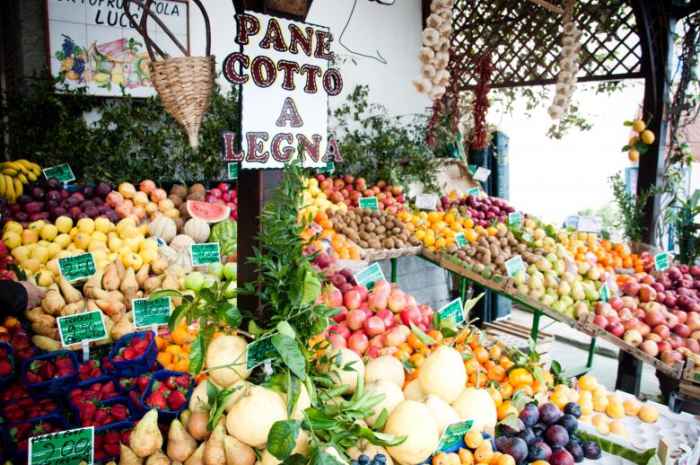 Free stock image of fruit and vegetables vendor italy created by Luka
