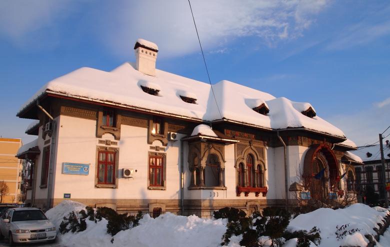 Free stock image of  Wooden cottage in winter created by Shaggy