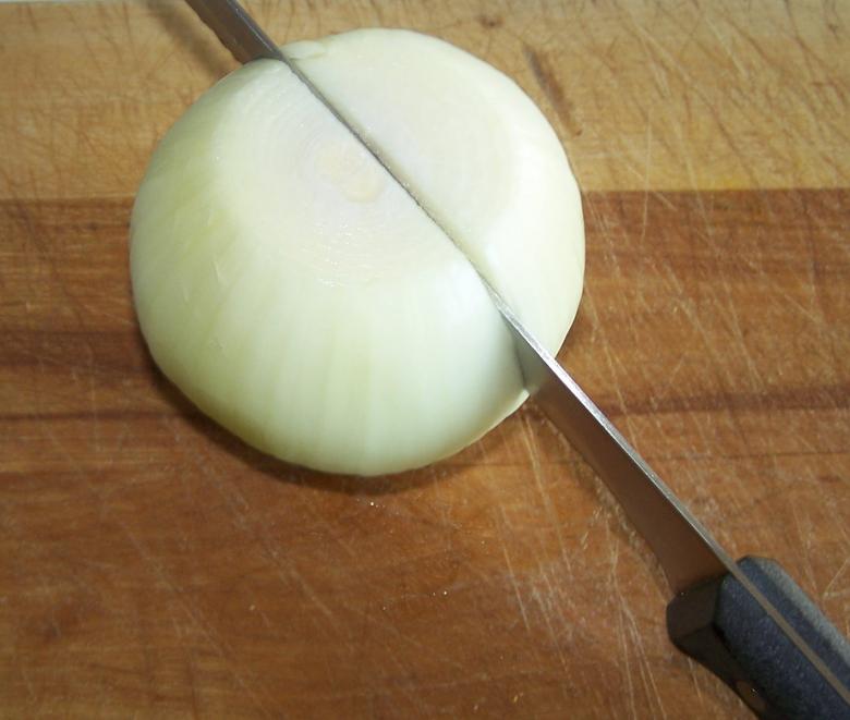 Free stock image of Cutting Onion created by delicopsch56