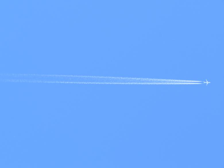 Free stock image of Crossing the sky created by Isabel Yepes