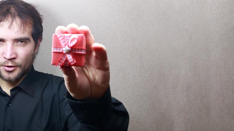 Free stock image of Man holding a gift box created by Mudretsov Olexandr