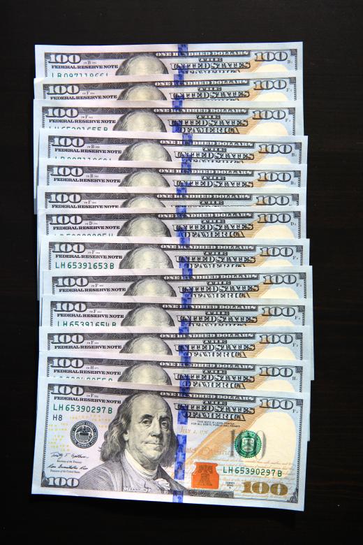 Free stock image of new hundred dollar bills created by 2happy
