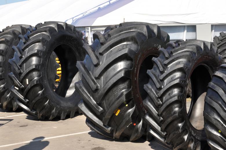Free stock image of Row of tractor tyres created by Tomas Adomaitis