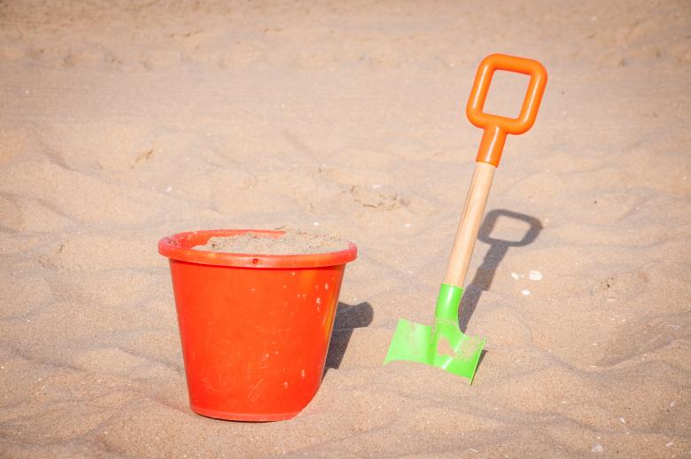 Free stock image of Bucket, spade and shovel created by Luka