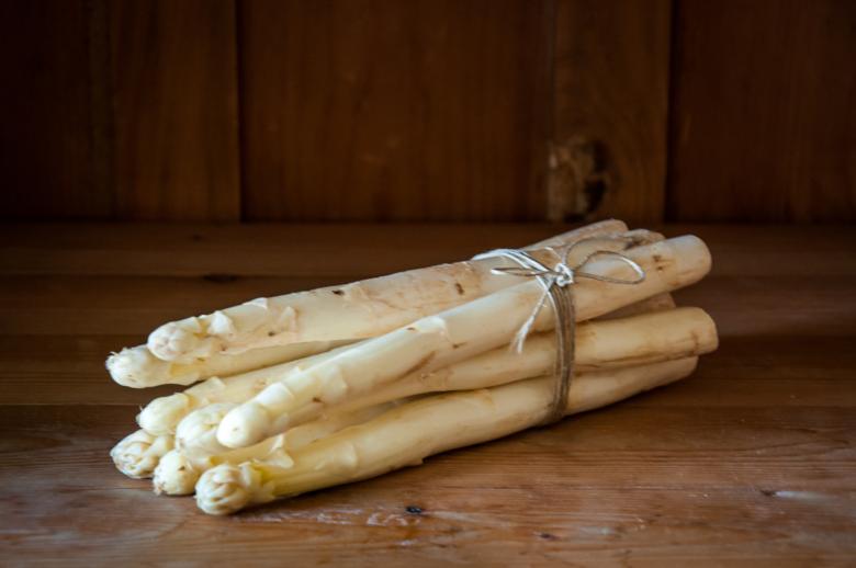 Free stock image of Bunch of white asparagus created by Luka