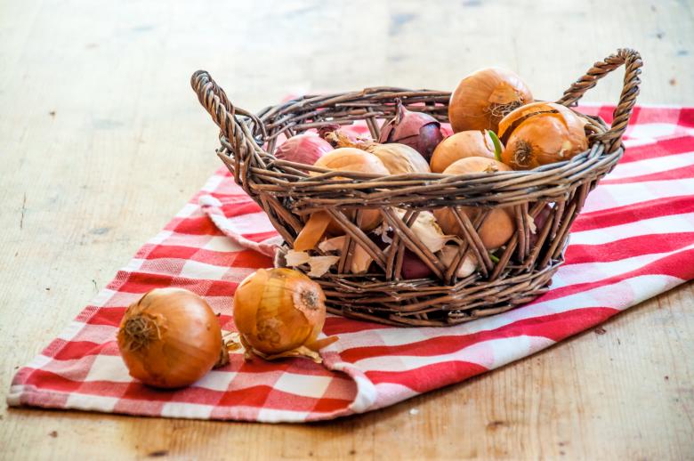 Free stock image of onions in basket created by Luka