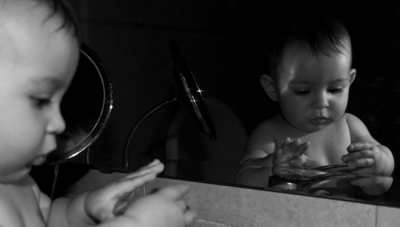 Free stock image of Baby in the mirror created by Jack Moreh