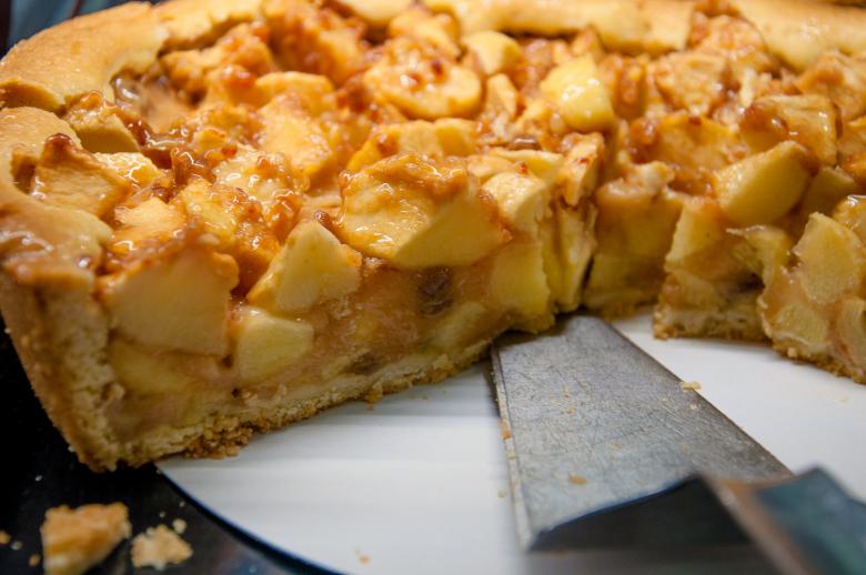 Free stock image of homemade apple pie created by Luka