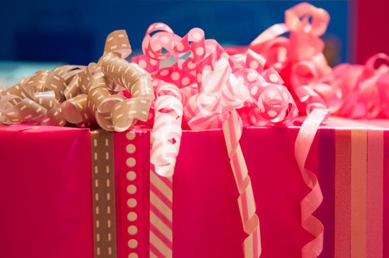 Free stock image of Gift wrapping with ribbons created by Luka