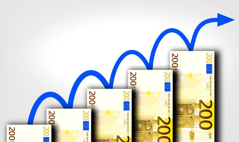 Free stock image of Euro banknotes with jumping arrow created by Jack Moreh