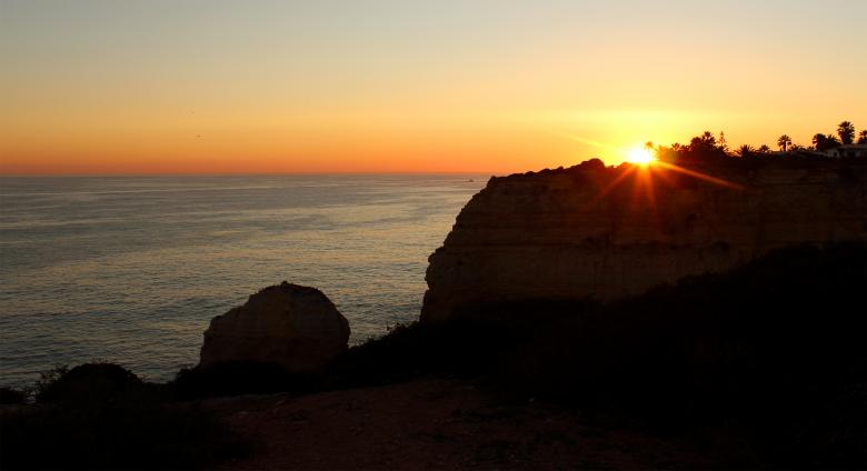 Free stock image of Sunset over the cliffs in Algarve created by Jack Moreh