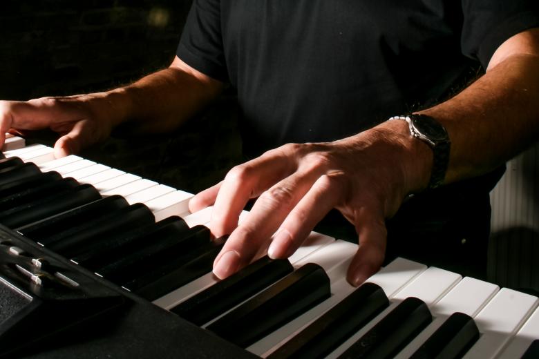 Free stock image of Man playing keyboard piano created by Luka
