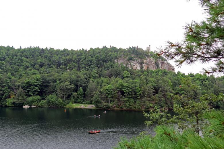 Free stock image of Skytop Tower and Mohonk Lake created by Eric Yuen