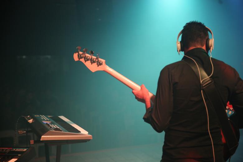 Free stock image of Bass player created by Felipe Mendes