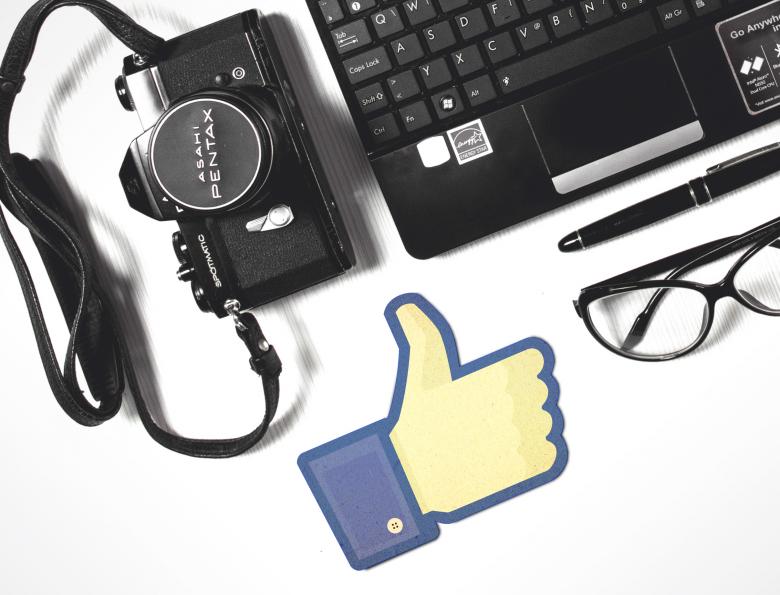 Free stock image of Facebook Thumbs-Up with Laptop and Camera created by Jack Moreh
