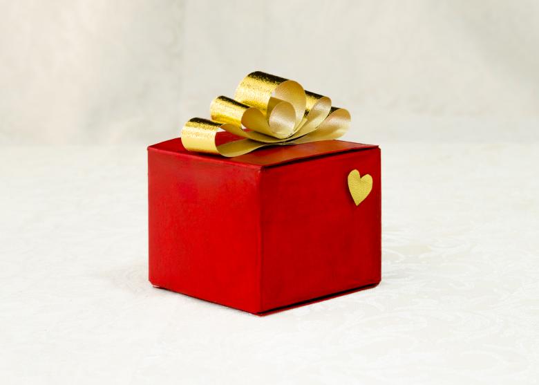 Free stock image of Golden ribbon bow on a gift red box created by Mónica Patricia Núñez Chapa