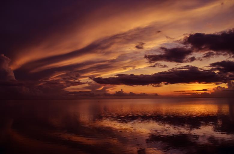Free stock image of Sunset reflection created by Unsplash