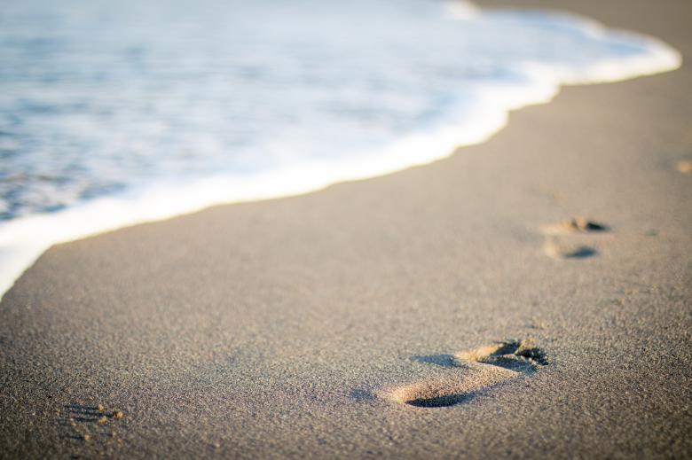 Free stock image of Footsteps on the Beach created by Pixabay
