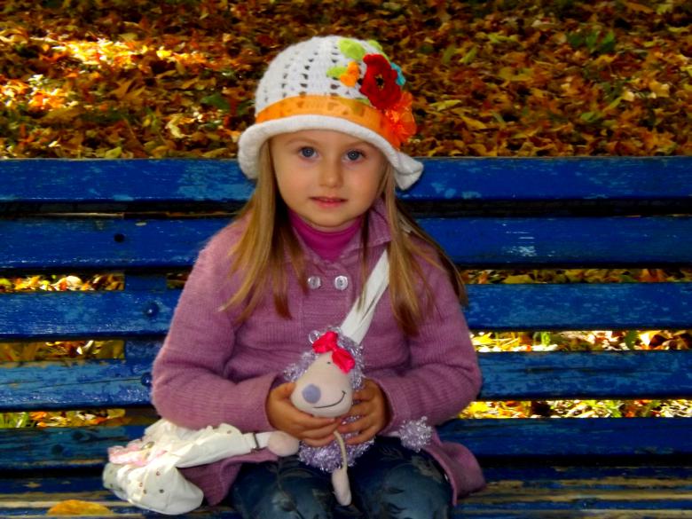 Free stock image of Girl on the Bench created by Pixabay