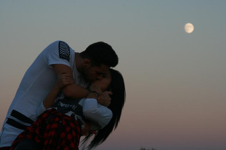 Free stock image of Kiss created by Pixabay