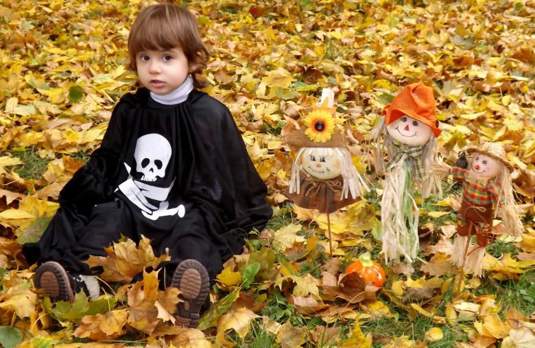 Free stock image of Kid in Halloween costume created by Pixabay