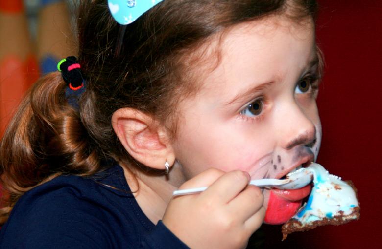 Free stock image of Eating Cake created by Pixabay