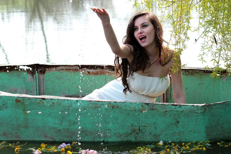 Free stock image of Beauty in the Boat created by Pixabay