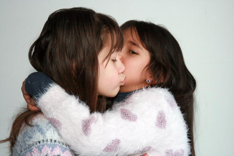 Free stock image of Sisters created by Pixabay