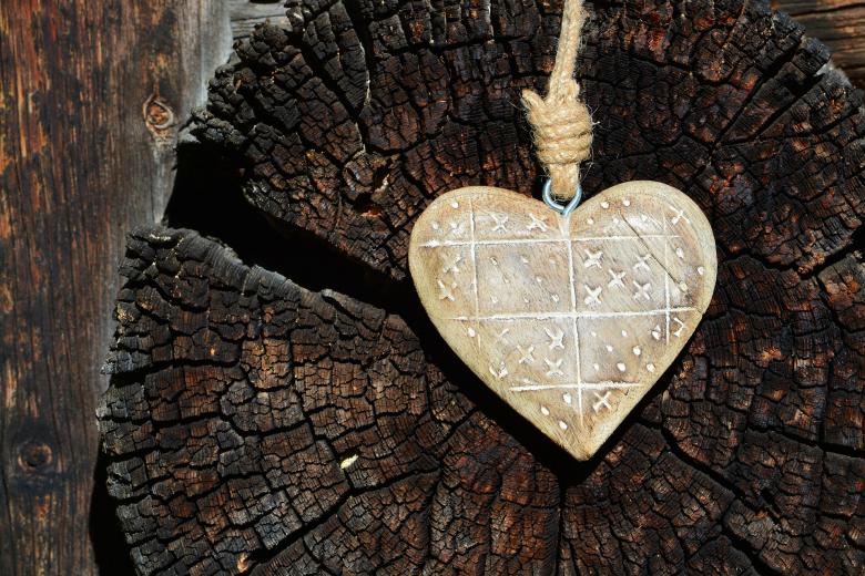 Free stock image of Crafting Wooden Heart created by Pixabay