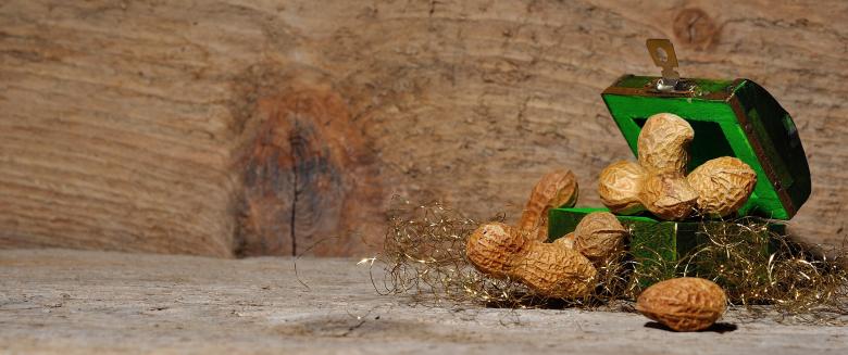 Free stock image of Peanuts in the Box created by Pixabay