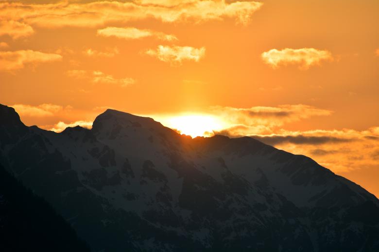 Free stock image of Sunrise created by Pixabay