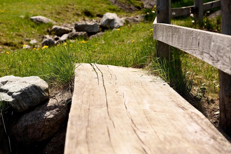 Free stock image of Wooden Bench created by Pixabay