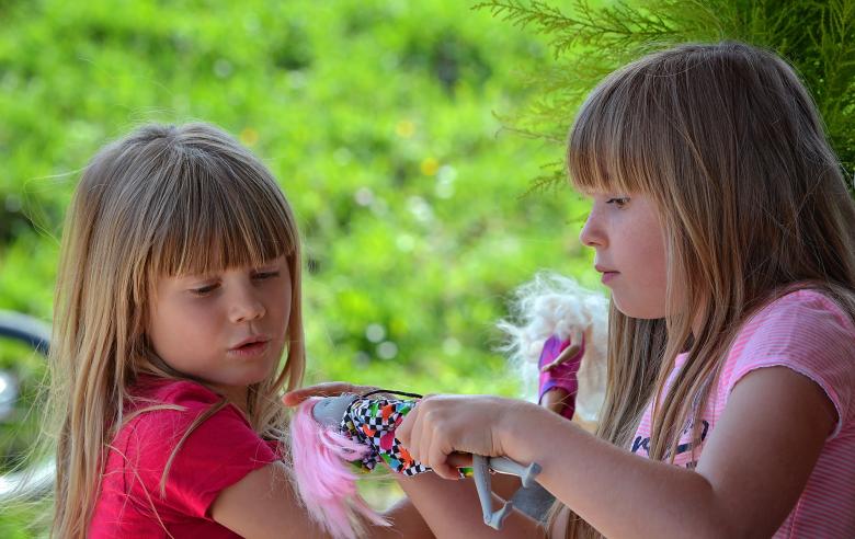 Free stock image of Sisters created by Pixabay