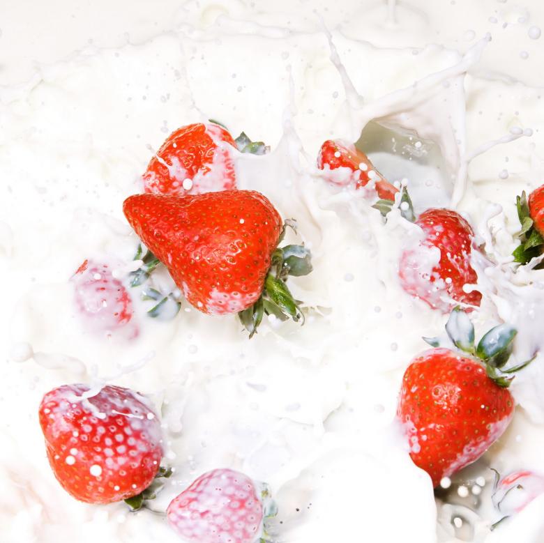 Free stock image of Strawberries in milk created by 2happy