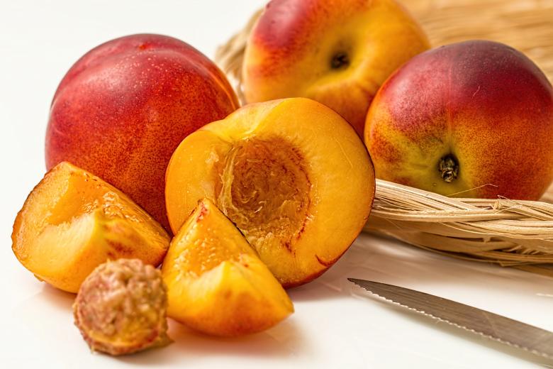 Free stock image of Nectarine created by Pixabay