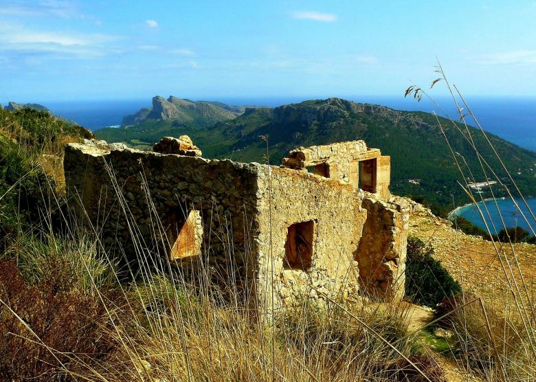 Free stock image of Ruin created by Pixabay