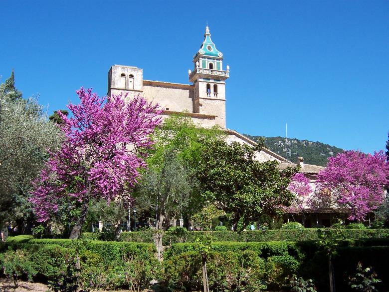 Free stock image of Church created by Pixabay