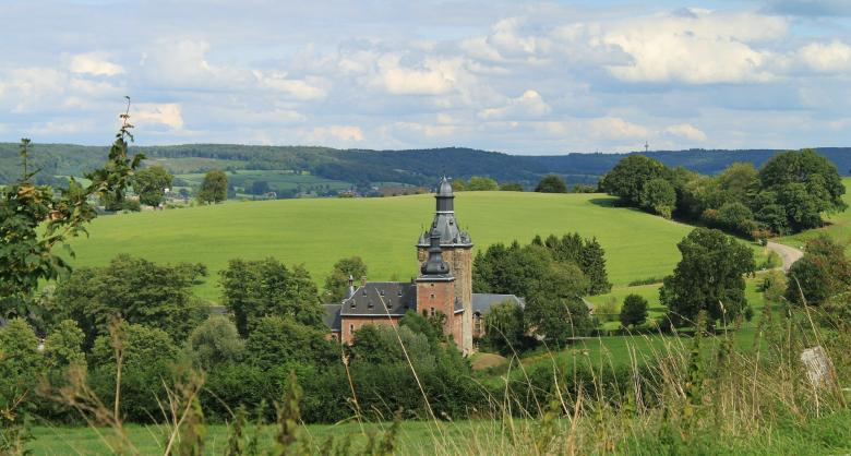 Free stock image of Castle in Nature created by Pixabay