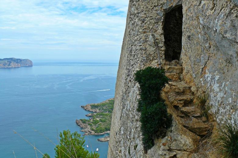 Free stock image of High Cliff created by Pixabay
