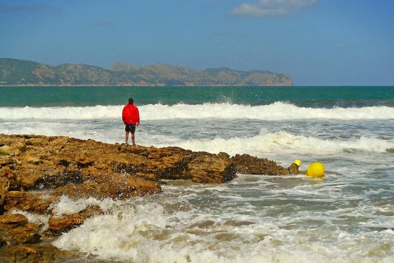 Free stock image of Man on the Shore created by Pixabay