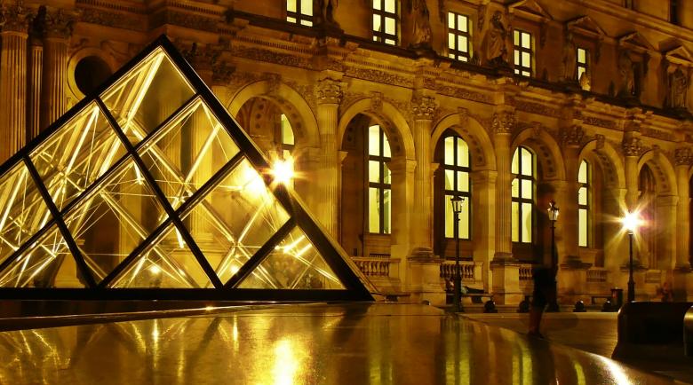 Free stock image of Pyramid in Paris created by Pixabay