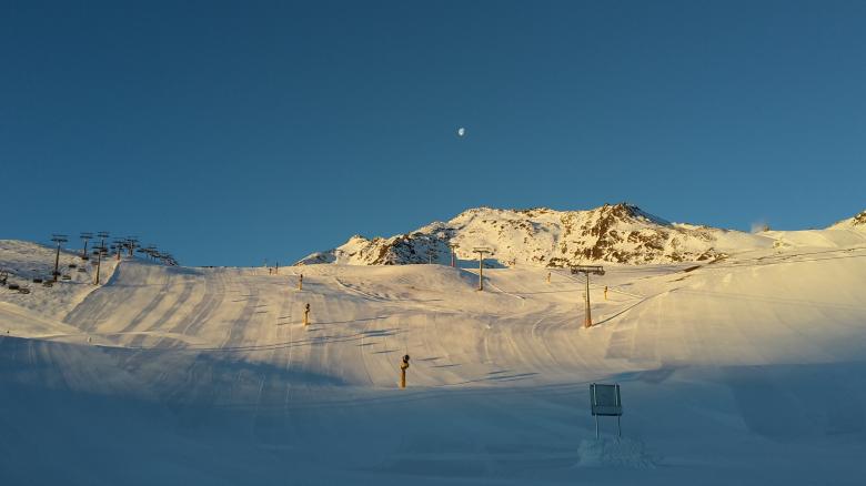 Free stock image of Ski Run created by Pixabay