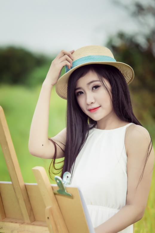 Free stock image of Beautiful girl in a meadow created by Bùi Tuân Anh