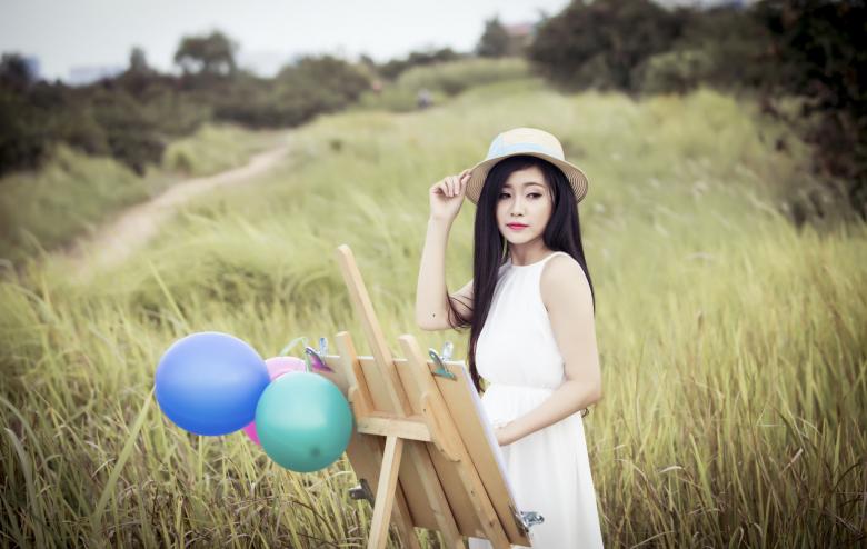 Free stock image of Girl in the Meadow created by Bùi Tuân Anh