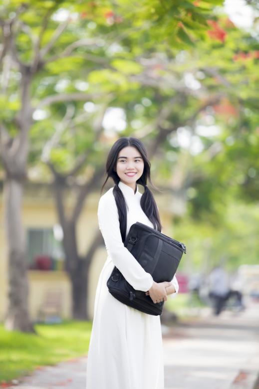 Free stock image of Beautiful girl with a bag created by Bùi Tuân Anh