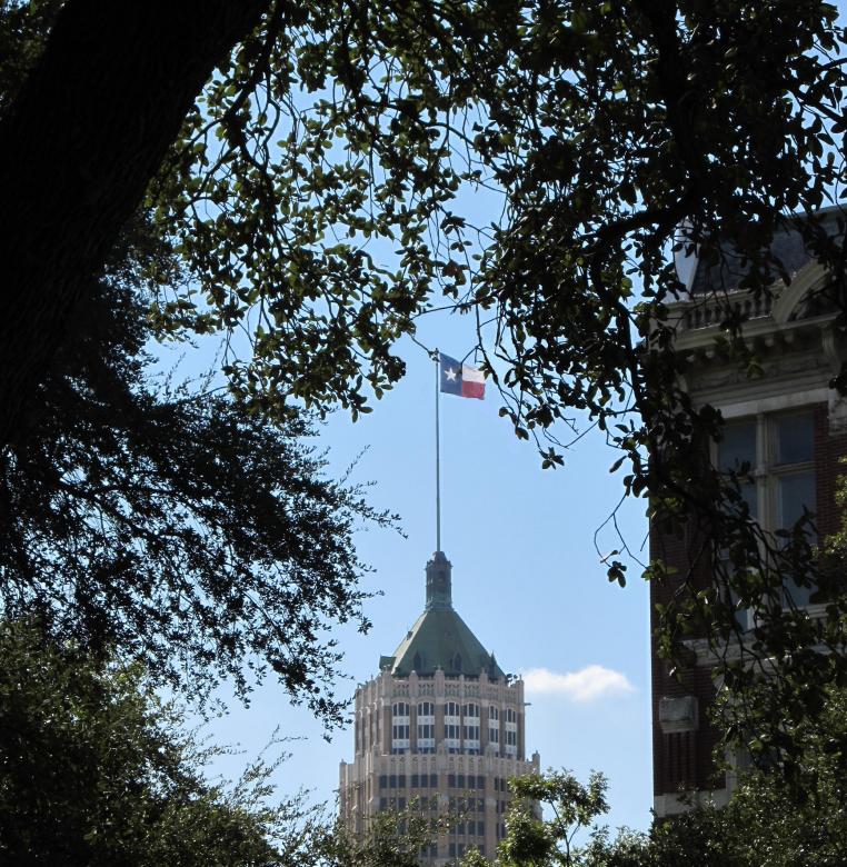 Free stock image of Lone Star Flag on the Building created by Pixabay
