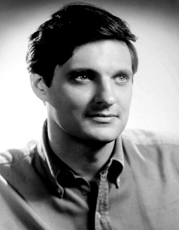 Free stock image of Alan Alda created by Pixabay