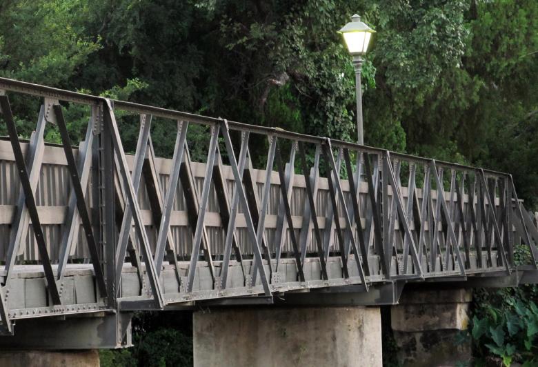 Free stock image of Foot Bridge created by Pixabay