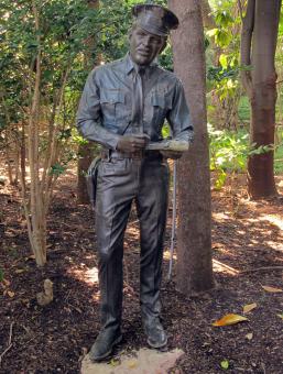 Free Stock Photo of Policeman Sculpture
